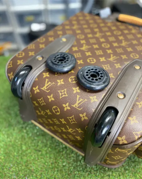 LOUIS VUITTON Louis Vuitton キャスター変形修理 修理後