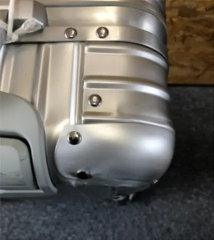 RIMOWA アルミコーナープレート交換（角パーツ修理） 修理後