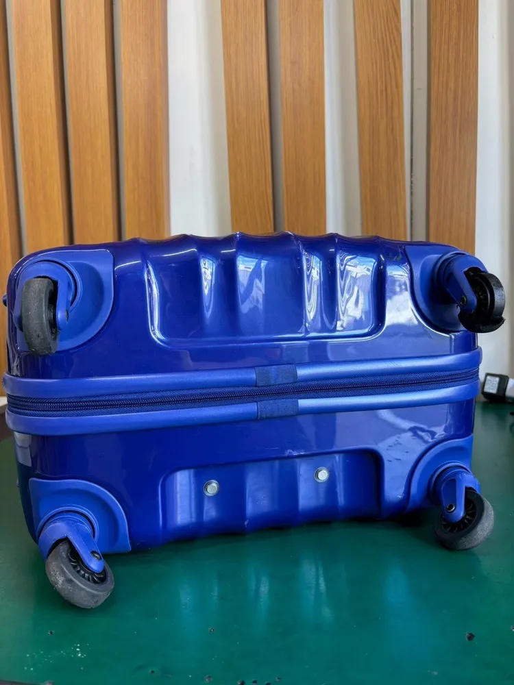 American Tourister キャスター交換修理