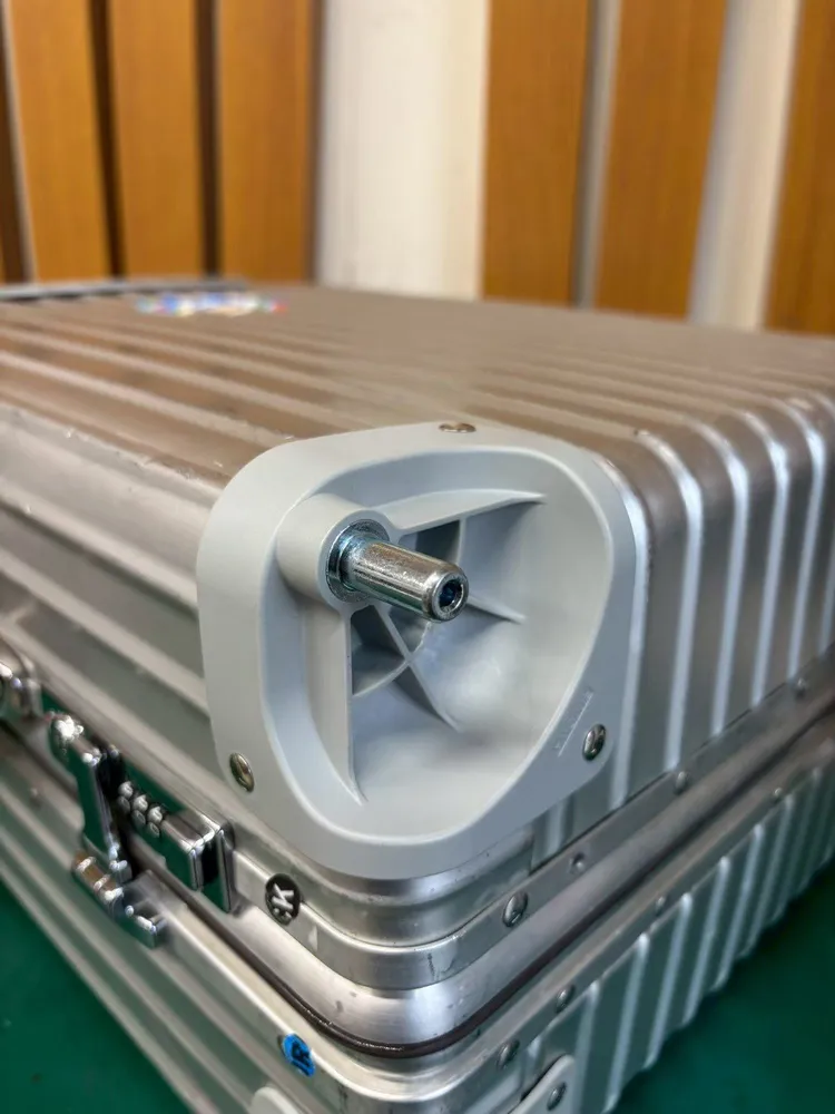 RIMOWA キャスターの土台(ハウジング)修理 修理後