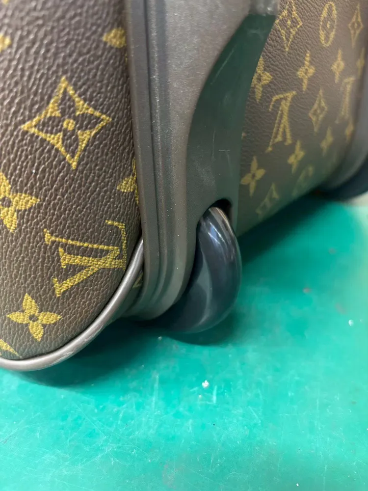 LOUIS VUITTON キャスター2か所交換修理 修理後