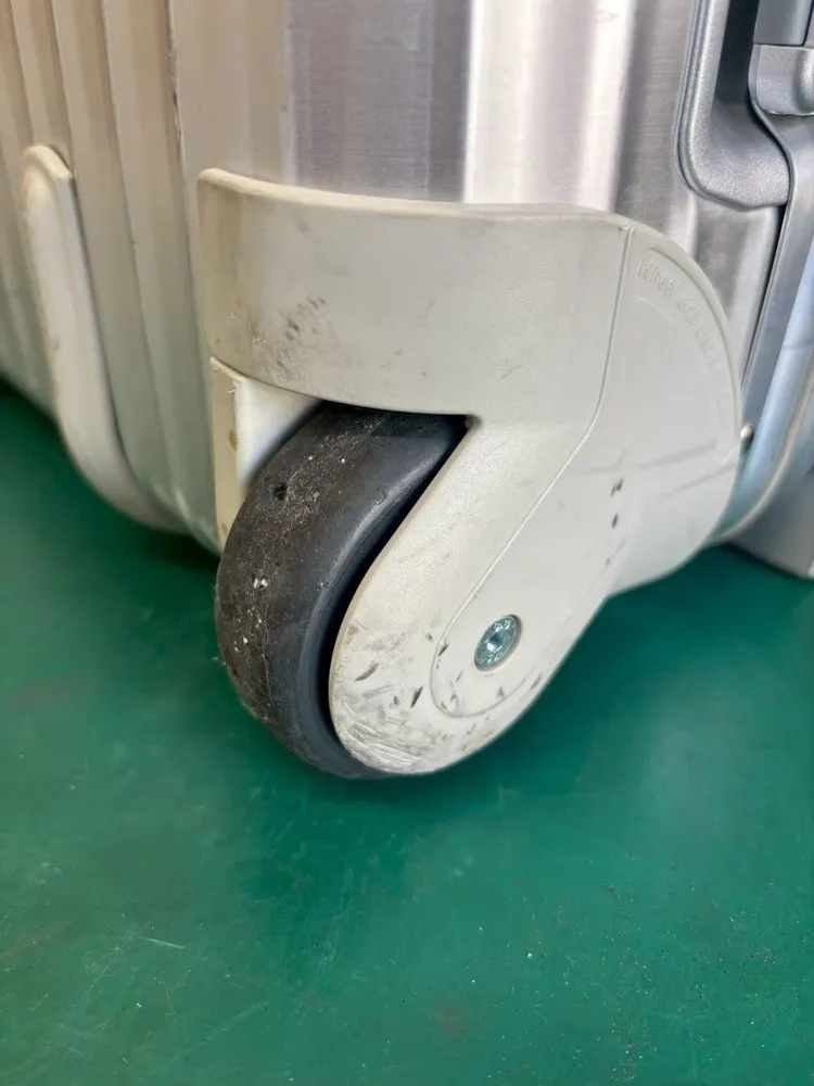 RIMOWA キャスター交換修理